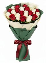 Букет Микс из красных и белых роз в Дубне Чеховского района