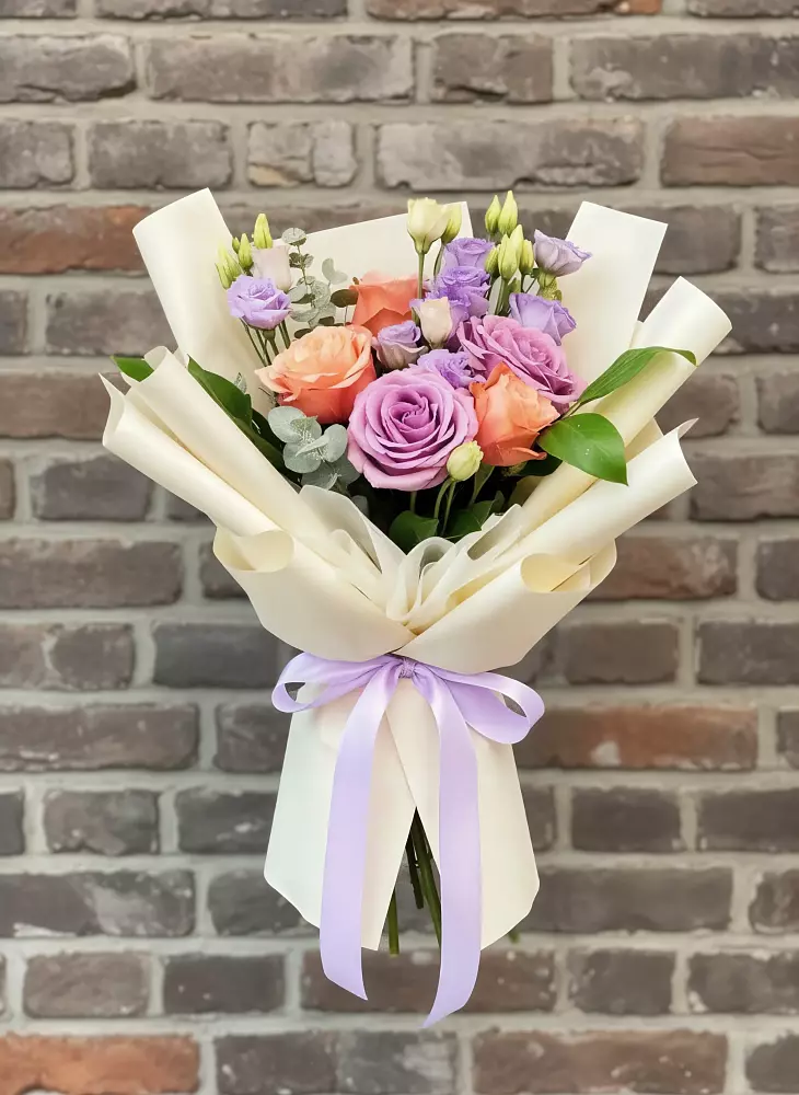 Букет цветов из: Лизиантусы и Розы в Дубне Чеховского района