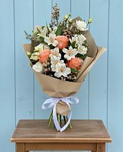 Букет цветов из:  Альстромерии, Лизиантусы, Розы и Хризантемы в Дубне Чеховского района