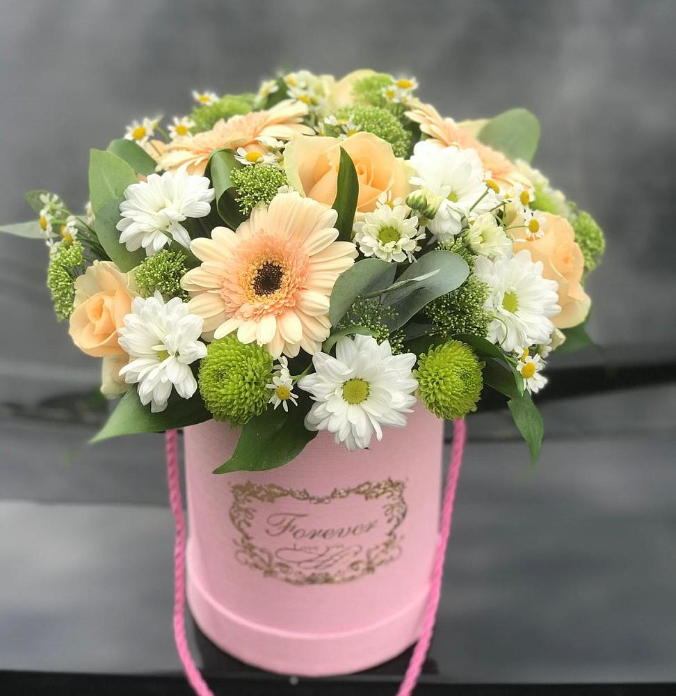 Цветочная композиция из Розы, Герберы и Хризантемы в шляпной коробке в Дубне Чеховского района